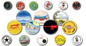 Сувенирные значки от Флагман – популярная продукция для туристов